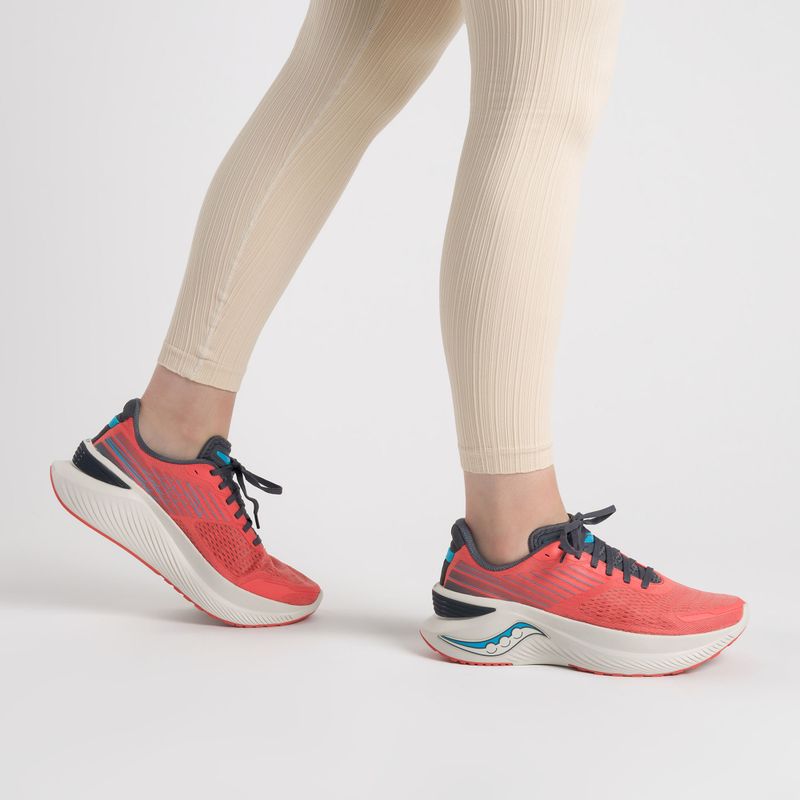 Scarpe da corsa da donna Saucony Endorphin Shift 3 coral/shadow 2