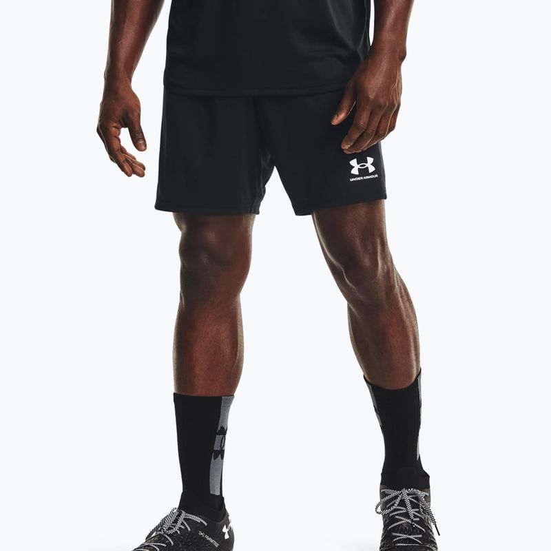 Pantaloncini da calcio Under Armour Challenger Knit nero/bianco da uomo