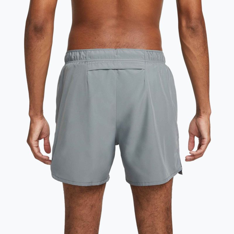 Pantaloncini da uomo Nike Dri-Fit Challenger 7" Slip-Lined grigio fumo/grigio fumo/nero 4