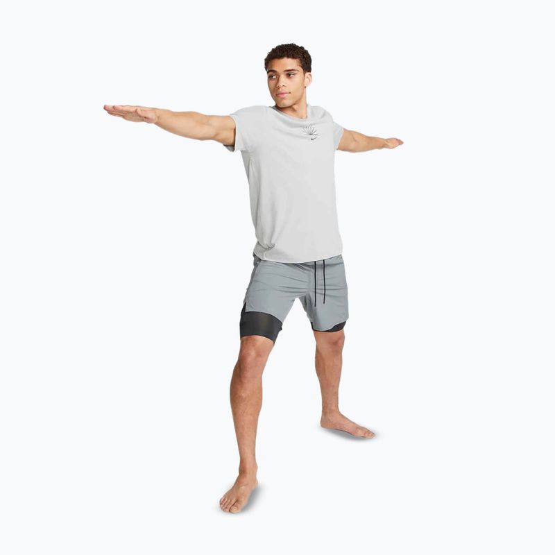 Pantaloncini da uomo Nike Unlimited 2in1 Dri-Fit 7" smoke grey/dark smoke grey/smoke grey 2