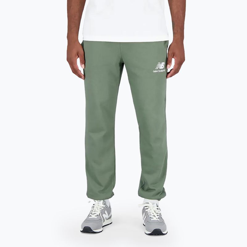 Pantaloni New Balance Essentials Stacked Logo verde da uomo