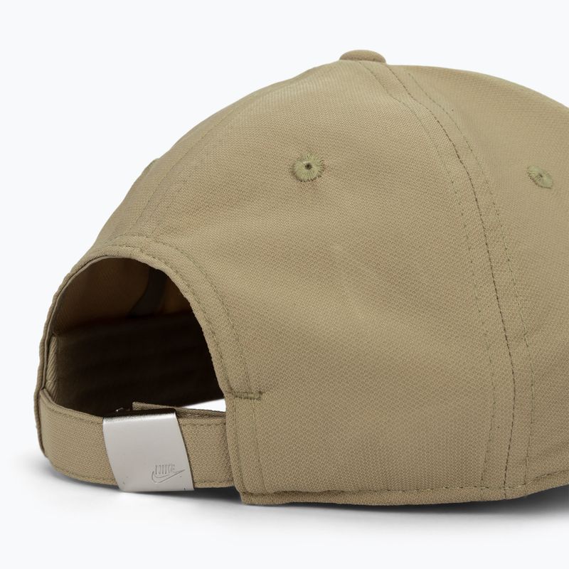 Cappellino con visiera Nike Dri-Fit Club khaki/metallic silver 4