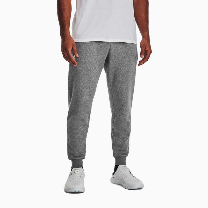 Pantaloni Rival Fleece Joggers di Under Armour da uomo in castlerock, erica chiara/bianco