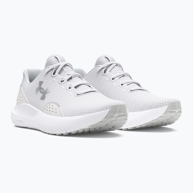 Under Armour Charged Surge 4 scarpe da corsa da donna bianco/grigio resistente/argento metallico 10