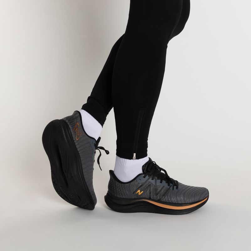 New Balance FuelCell Propel v4 scarpe da corsa da uomo in grafite 2