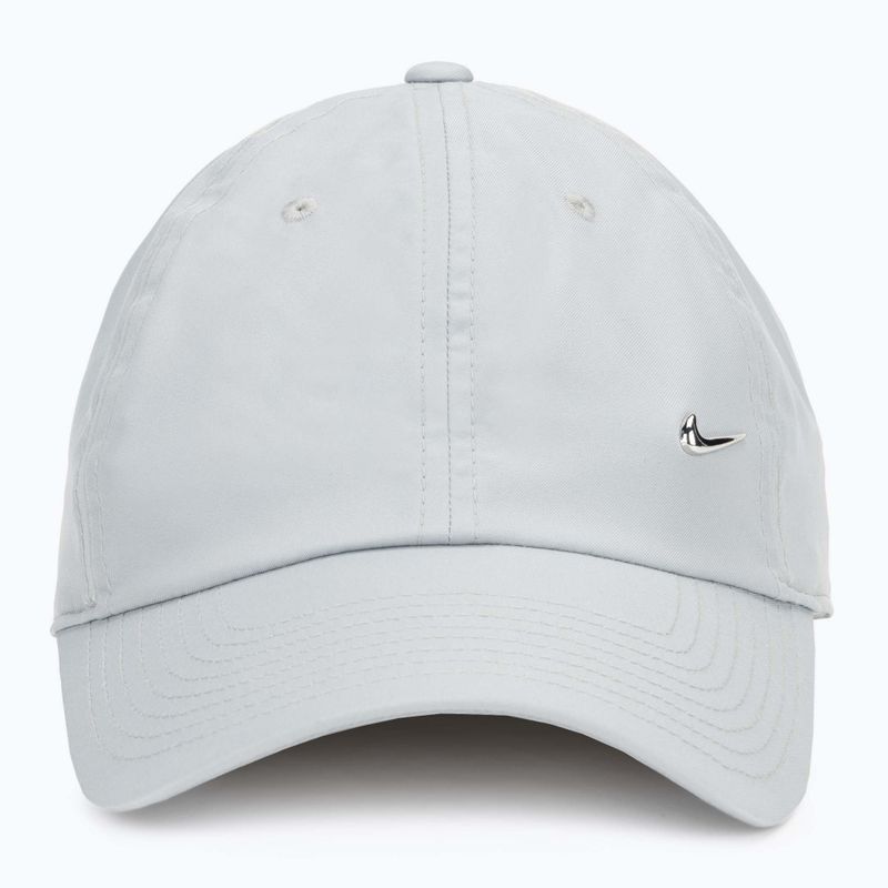 Cappellino Nike Dri-Fit Club Unstructured Metal Swoosh grigio fumo chiaro/argento metallico 2