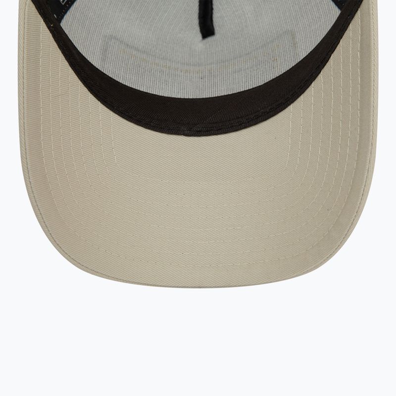Cappello da baseball New Era Patch Trucker beige chiaro da uomo 5