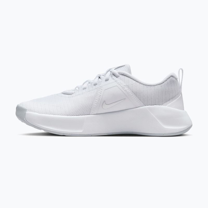 Scarpe da allenamento da donna Nike MC Trainer 3 white/photon dust/metallic platinum 2