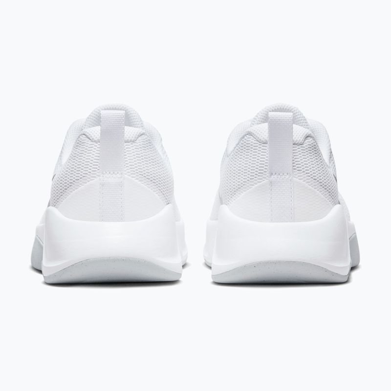 Scarpe da allenamento da donna Nike MC Trainer 3 white/photon dust/metallic platinum 4