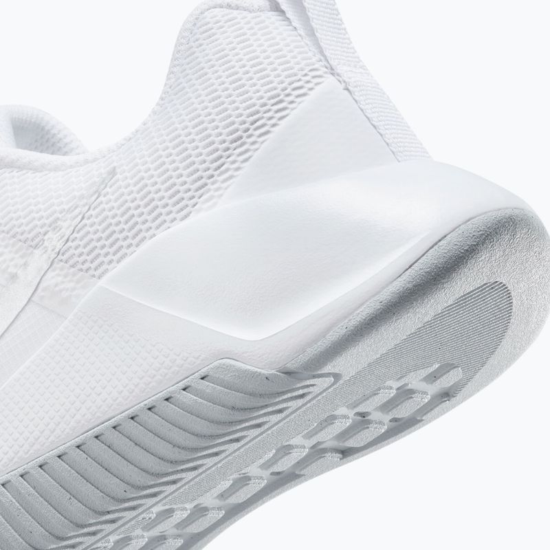Scarpe da allenamento da donna Nike MC Trainer 3 white/photon dust/metallic platinum 8