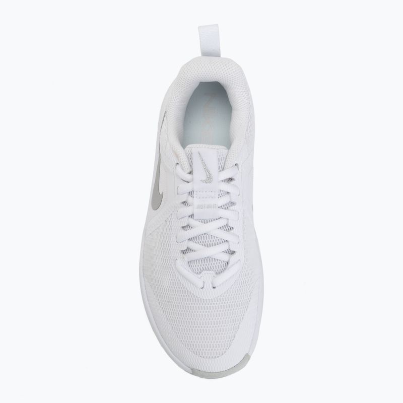 Scarpe da allenamento da donna Nike MC Trainer 3 white/photon dust/metallic platinum 5