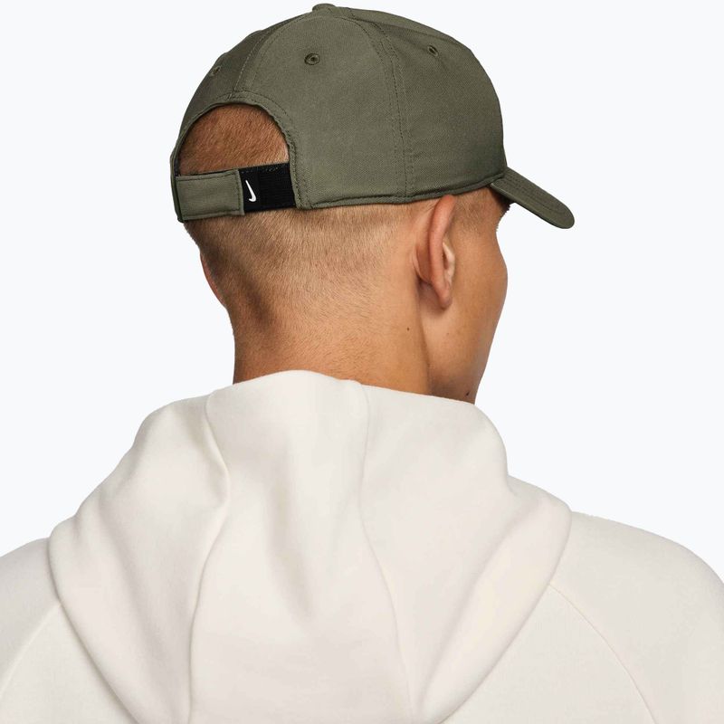 Cappellino con visiera Nike Dri-FIT Club medium olive/white 7