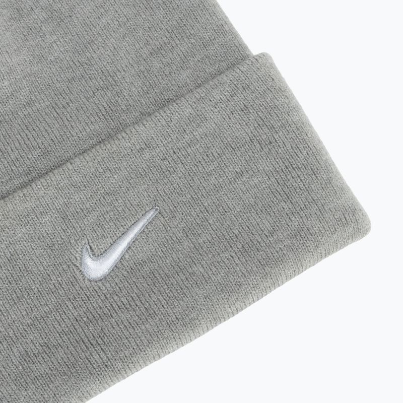 Berretto invernale Nike Peak Swoosh Beanie dark grey heather/white 3