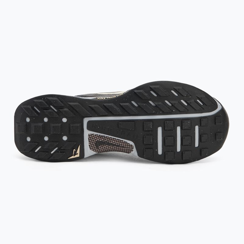 Nike Juniper Trail 3 scarpe da corsa donna grigio fumo scuro/nero/grigio lupo/marrone chiaro 4