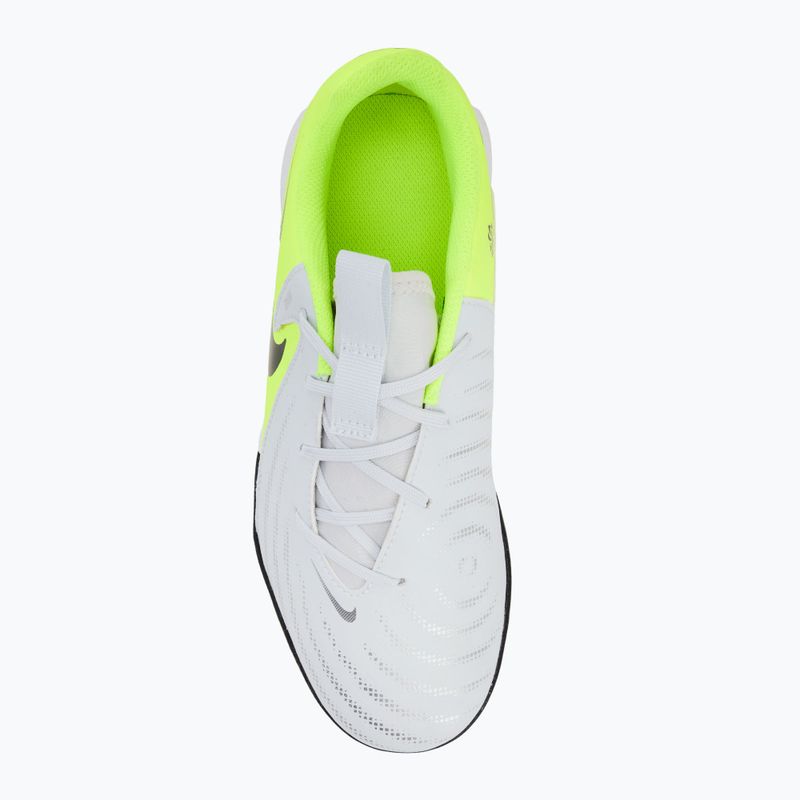 Nike Phantom GX 2 Academy IC argento metallico/volt/nero scarpe da calcio per bambini 5