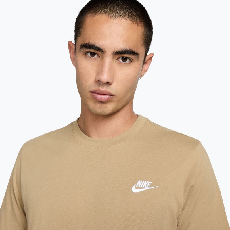 T-shirt uomo Nike Sportswear Club parachute beige 4