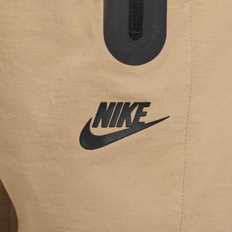 Pantaloni Nike Tech Woven da bambino paracadute beige/nero 7
