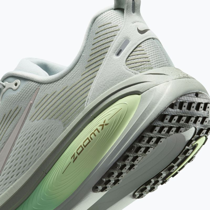 Scarpe da running da uomo Nike Vomero 18 light silver/barely volt/college grey 4