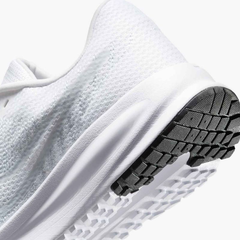 Nike Run Defy scarpe da corsa donna bianco / platino puro / nero 9