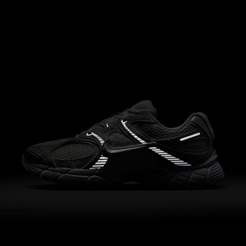 Scarpe da donna Nike V5 RNR white/black/metallic silver/white 9