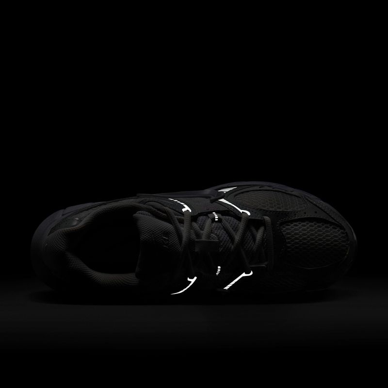 Scarpe da donna Nike V5 RNR white/black/metallic silver/white 11