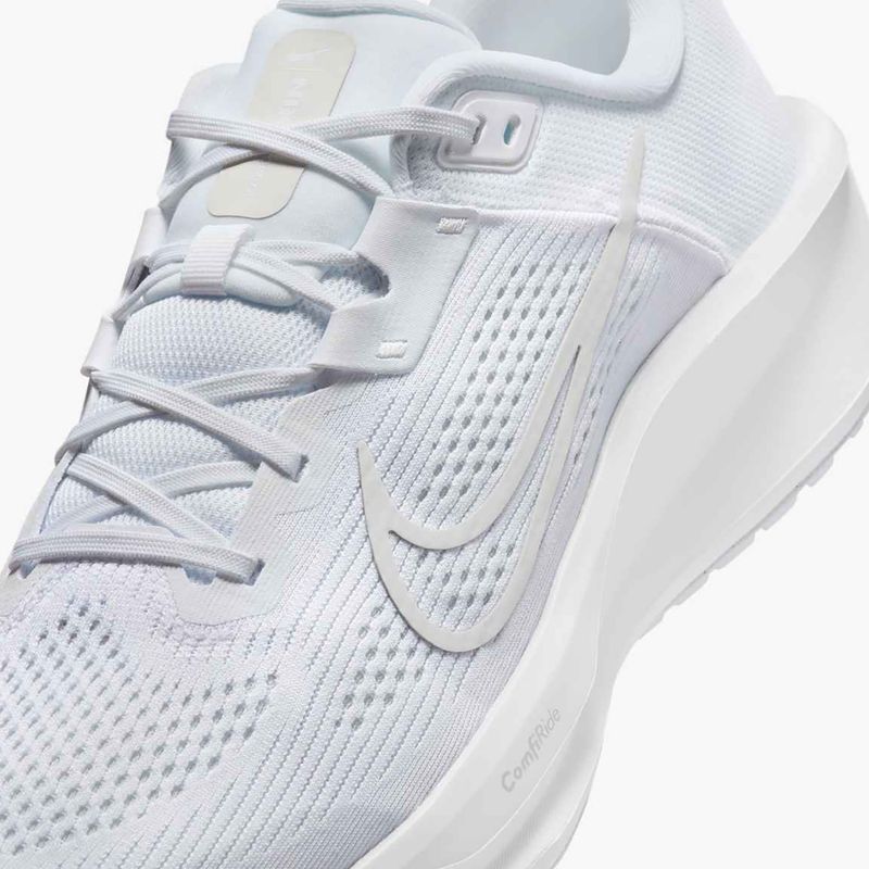 Nike Quest 6 uomini scarpe da corsa bianco / tinta platino / bianco 8