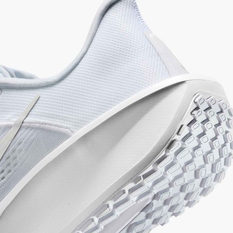 Nike Quest 6 uomini scarpe da corsa bianco / tinta platino / bianco 9