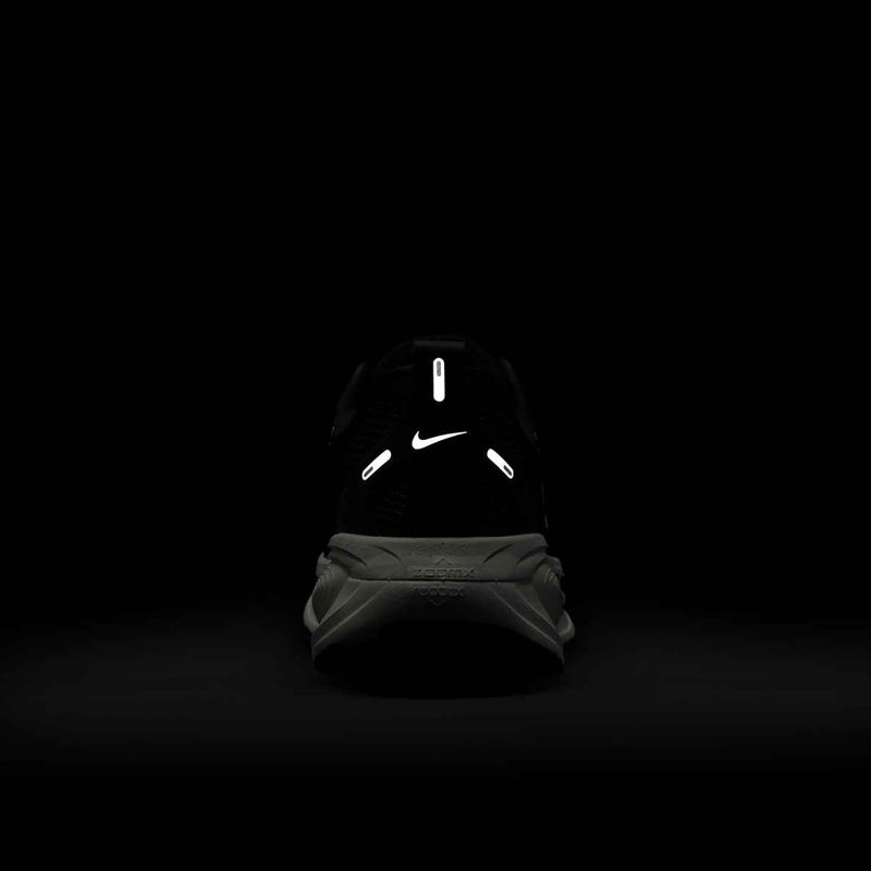 Scarpe da running donna Nike Vomero 18 black/coconut milk/summit white 9