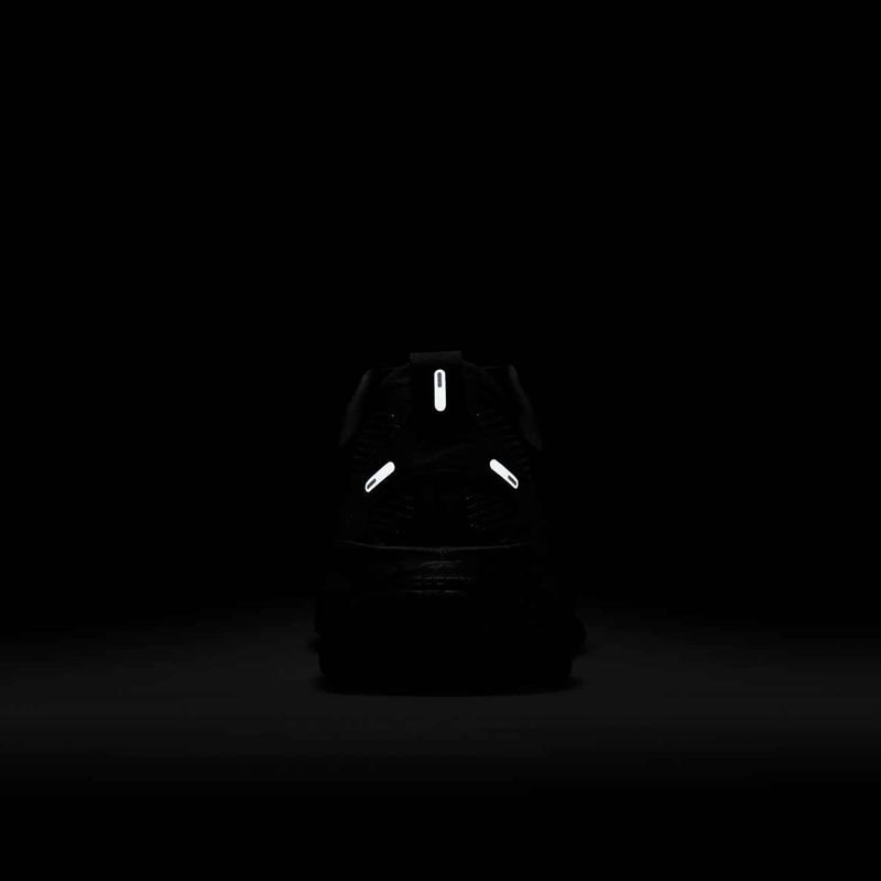 Scarpe da running donna Nike Vomero 18 black/dark smoke grey/light smoke grey/black 8