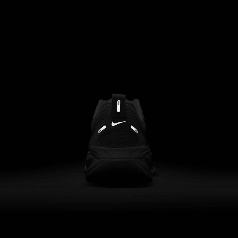 Scarpe da running donna Nike Vomero 18 white/photon dust/metallic silver 10