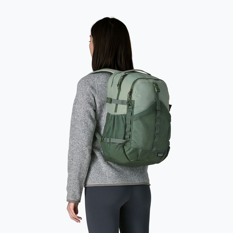 Zaino da trekking Patagonia Refugio Day 30 l cover green 2
