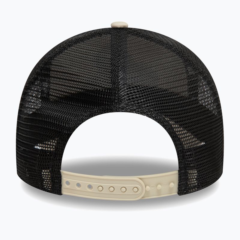 Cappello da baseball New Era NE Outdoor Patch Trucker beige chiaro 4