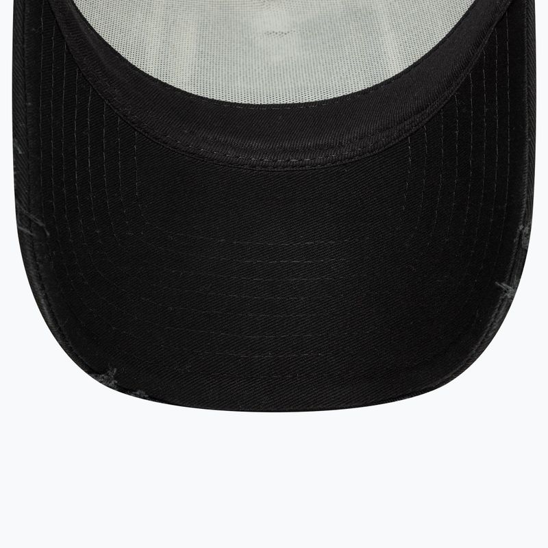 Cappello Trucker New Era NE Patch Distress bianco 5