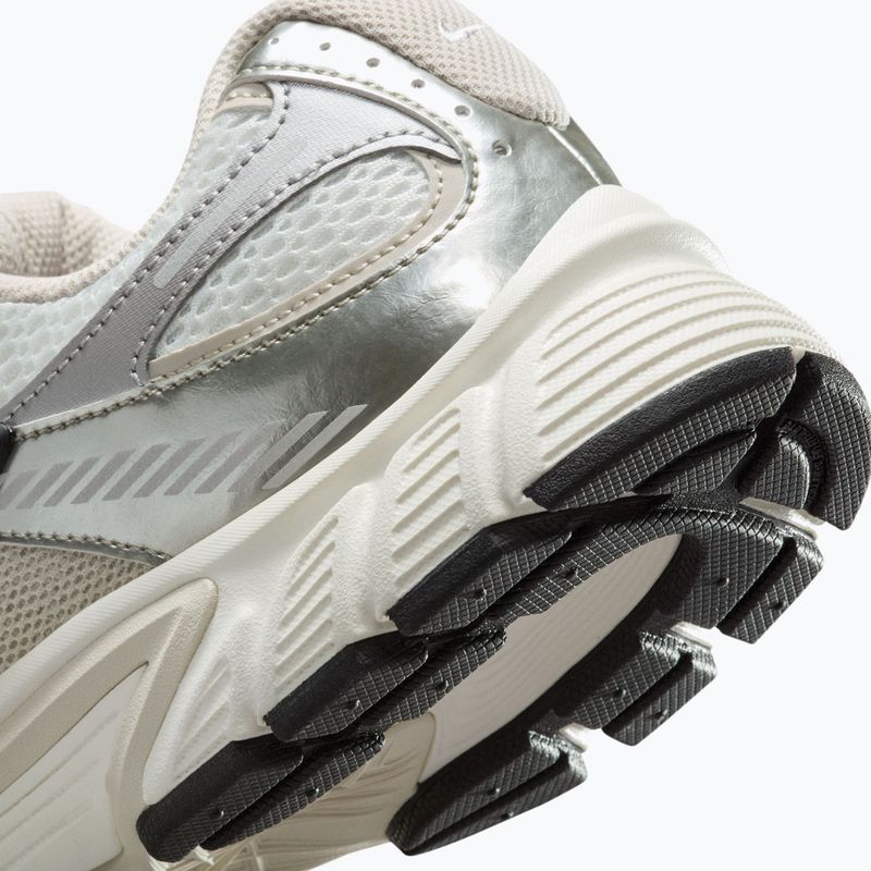 Scarpe da donna Nike V5 RNR summit white/sail/black/light orewood brown 8