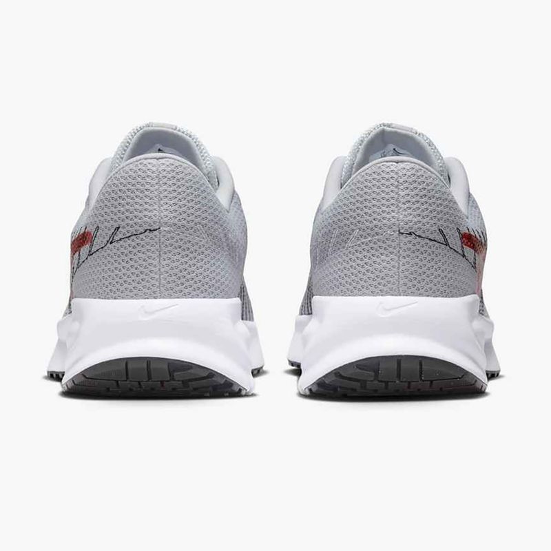 Uomo Nike Run Defy scarpe da corsa lupo grigio / brillante cremisi / nero / bianco 4