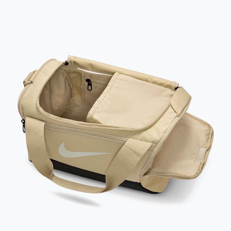 Nike Brasilia 9.5 Duffle 25 l deserto cachi/nero/vela borsa da palestra 5