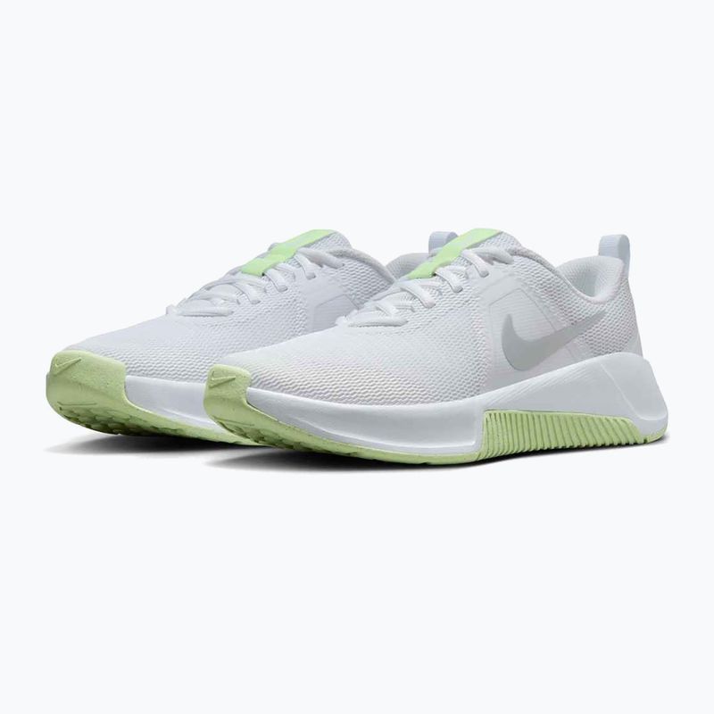 Scarpe da ginnastica da donna Nike MC Trainer 3 bianco/argento metallico/volt chiaro 3
