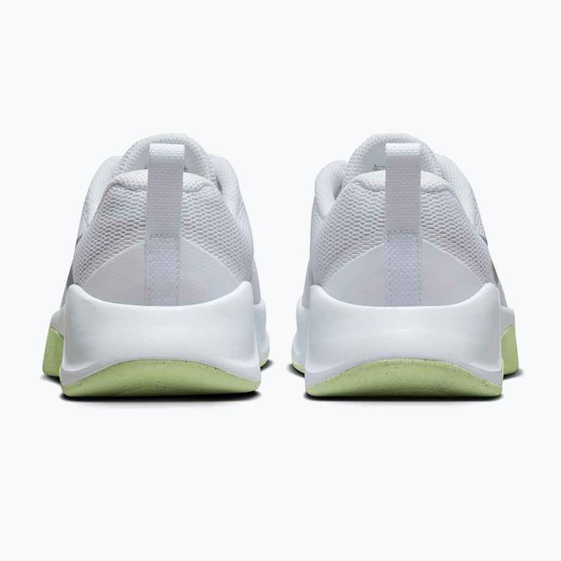 Scarpe da ginnastica da donna Nike MC Trainer 3 bianco/argento metallico/volt chiaro 4