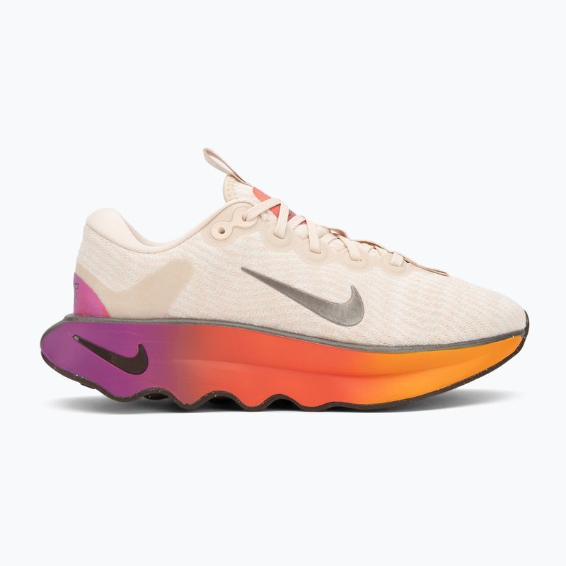 Scarpe da allenamento donna Nike Motiva SE pearl white/pale ivory/vivid purple/mtl gold grain 2