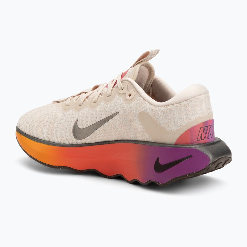 Scarpe da allenamento donna Nike Motiva SE pearl white/pale ivory/vivid purple/mtl gold grain 3