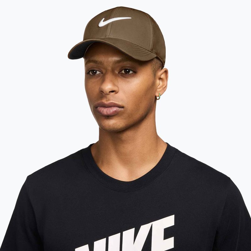 Berretto da baseball Nike Dri-FIT Club marrone muschio/bianco