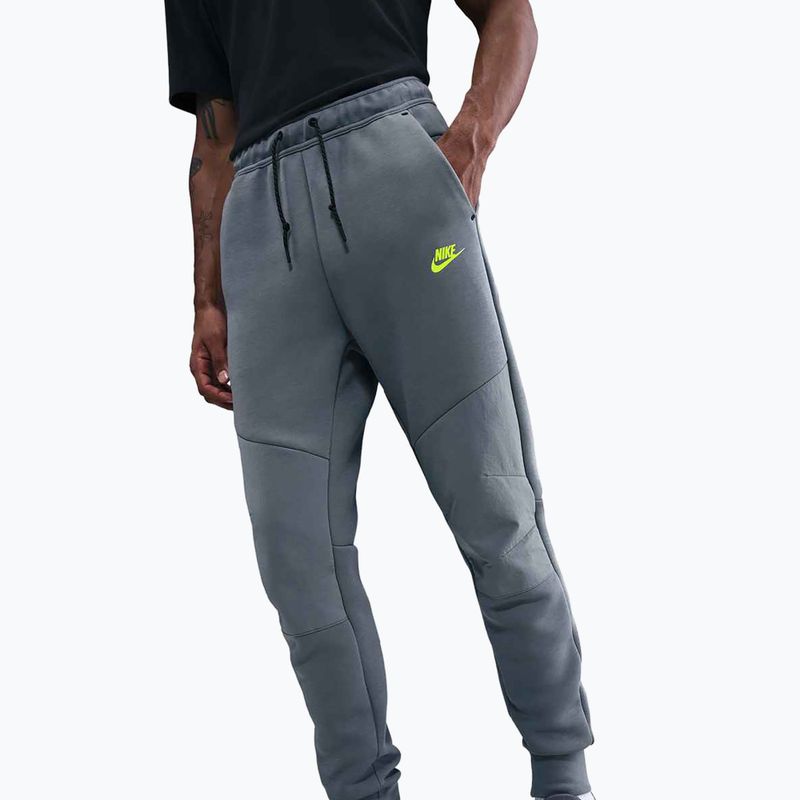 Pantaloni da uomo Nike Tech Joggers cool grey/cool grey/volt 3