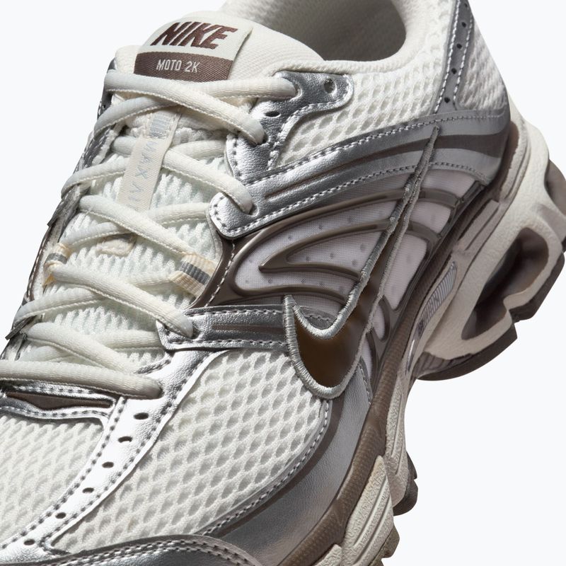 Scarpe da donna Nike Air Max Moto 2K phantom/metallic silver/baroque brown 3