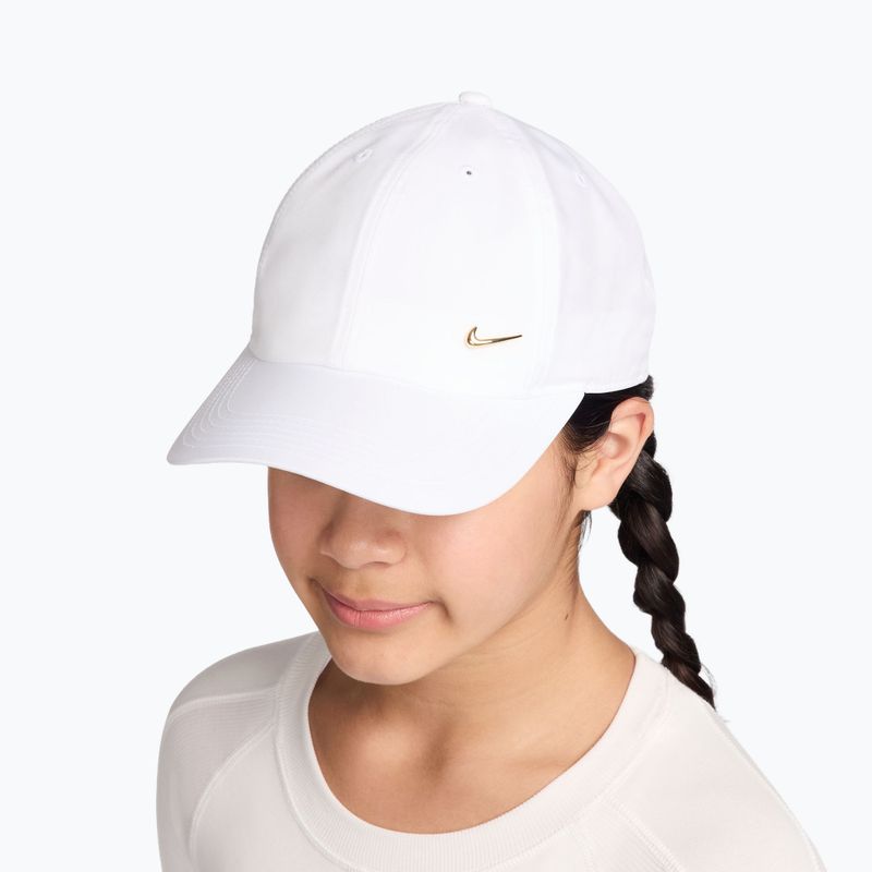 Cappellino con visiera per bambini Nike Dri-FIT Club white/flt gold 6
