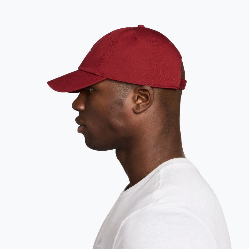 Cappellino con visiera Nike Club Unstructured Futura Wash team crimson/white 3