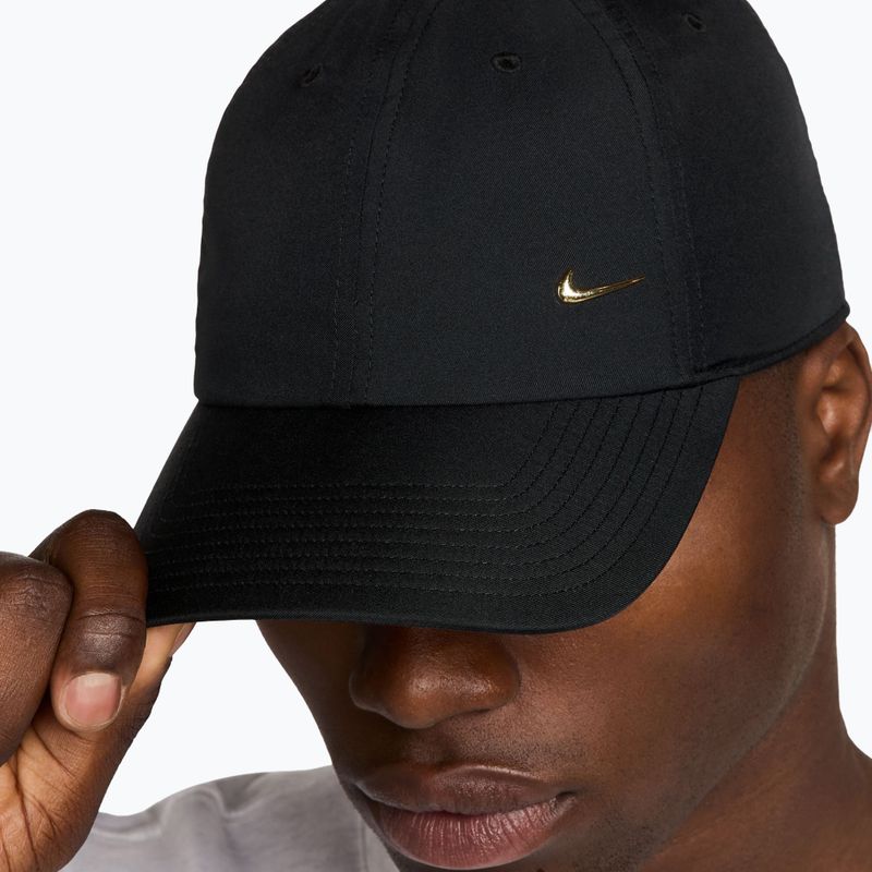 Cappellino con visiera Nike Dri-Fit Club Unstructured Metal Swoosh black/metallic gold 10