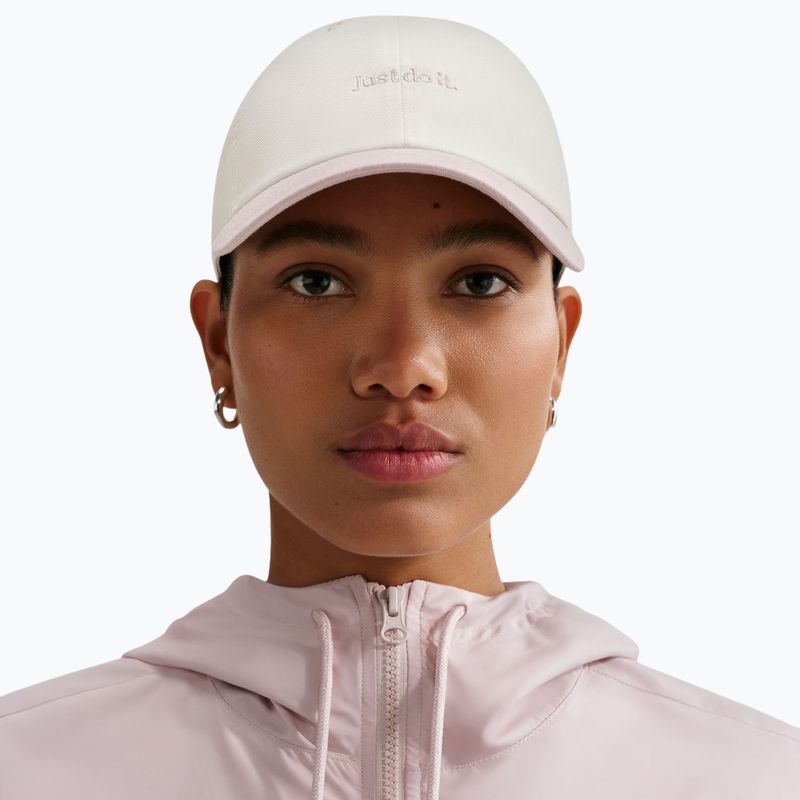 Cappellino con visiera Nike Club Unstructured JDI sail/particle rose/particle rose 4