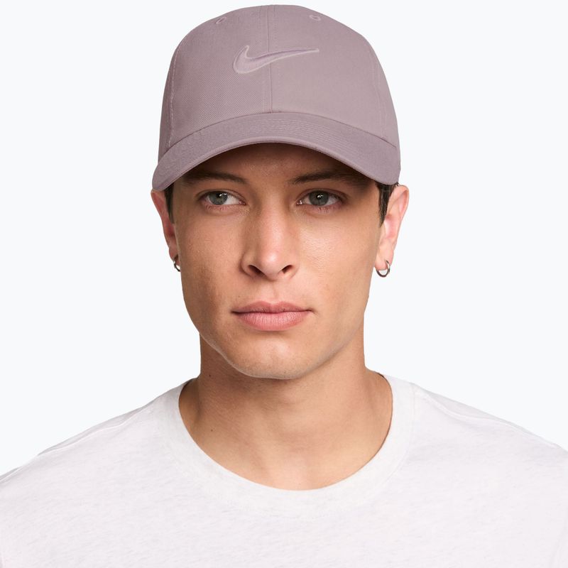 Cappellino con visiera Nike Club Unstructured Swoosh Light Violet Ore/Particle Rose 5