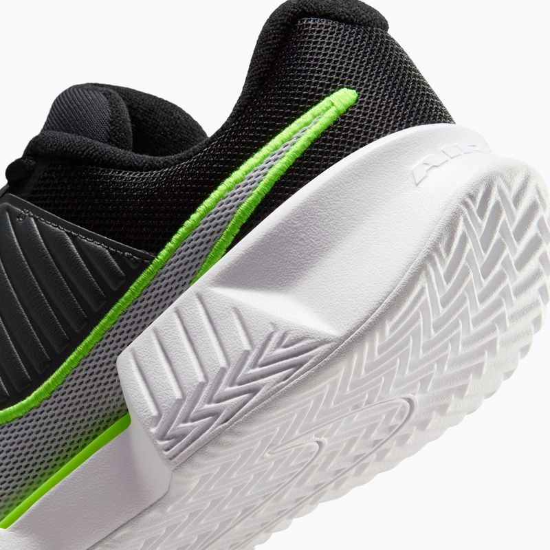 Scarpe da tennis da donna Nike GP Challenge Pro black/anthracite/volt/white 8