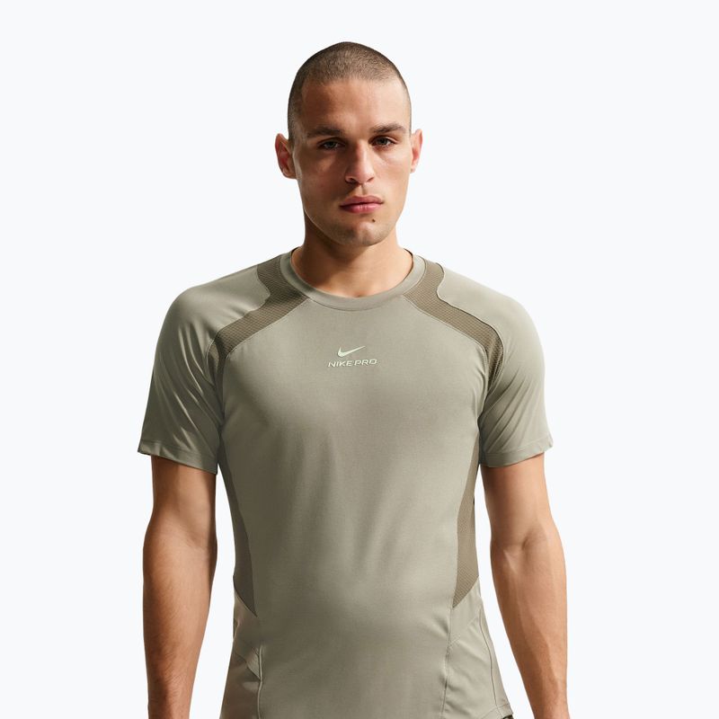 T-shirt da allenamento uomo Nike Pro Training Dri-Fit light army/medium olive/light liquid lime 4